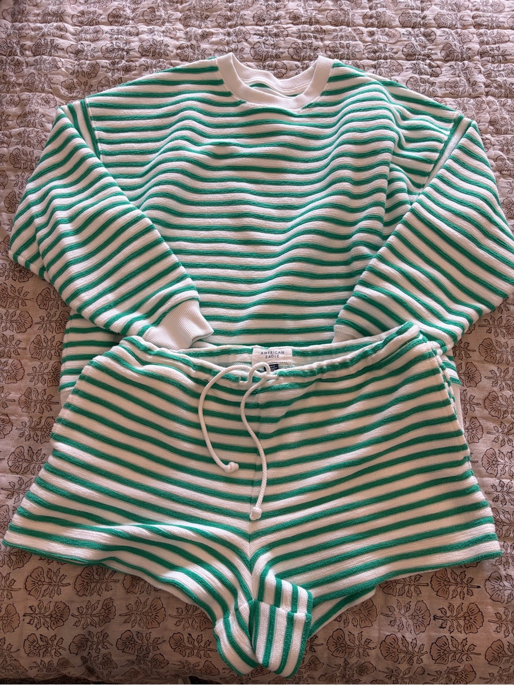 AE Textured Sweatshirt & shorts Green & White Cozy Summer Set